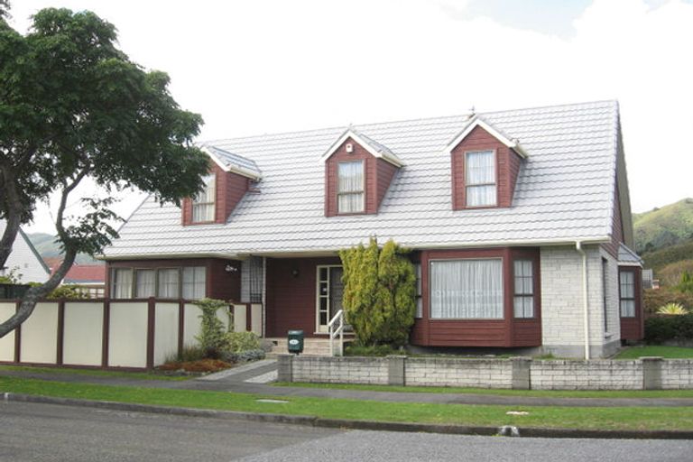 Photo of property in 1 Mcenroe Grove, Naenae, Lower Hutt, 5011