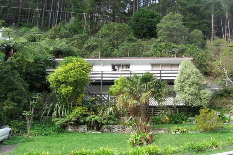 Photo of property in 149 Pinehaven Road, Pinehaven, Upper Hutt, 5019