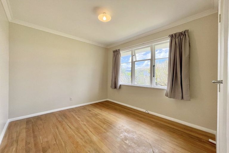 Photo of property in 1/5 Ruahine Street, Trentham, Upper Hutt, 5018