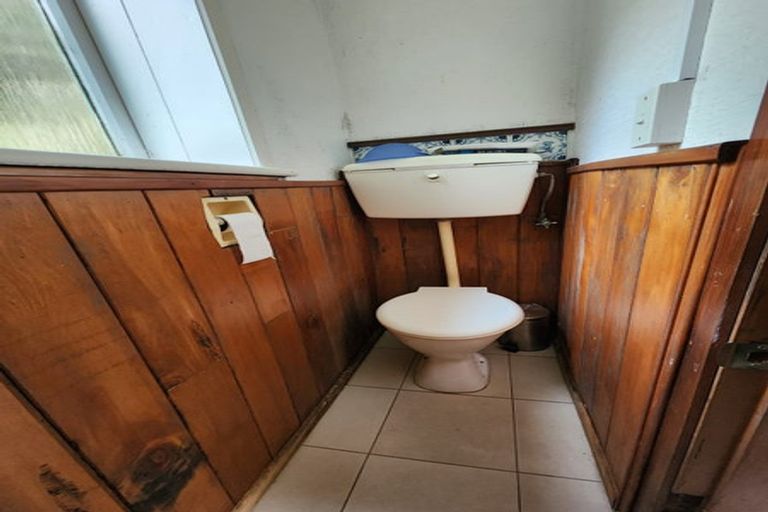 Photo of property in 140 Glenmore Street, Northland, Wellington, 6012