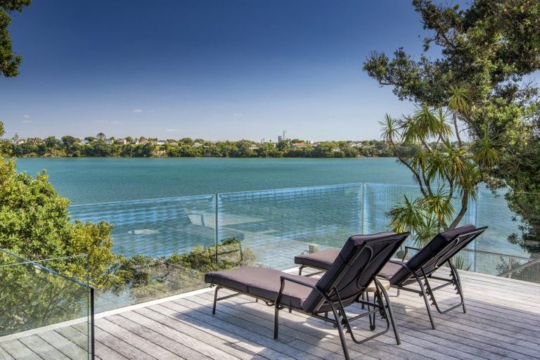 Photo of property in 10a First Avenue, Stanley Point, Auckland, 0624