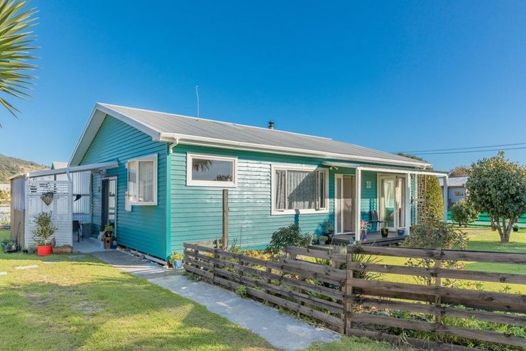 Photo of property in 2 Curtis Street, Hector, 7822