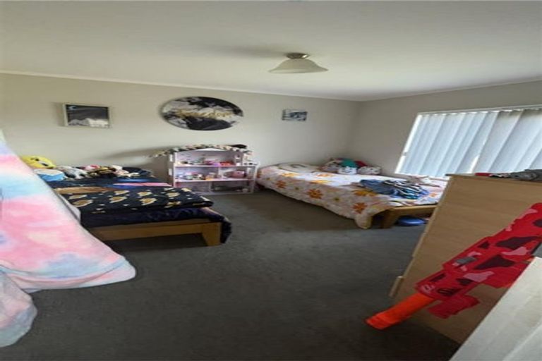 Photo of property in 33 Bernina Place, Weymouth, Auckland, 2103