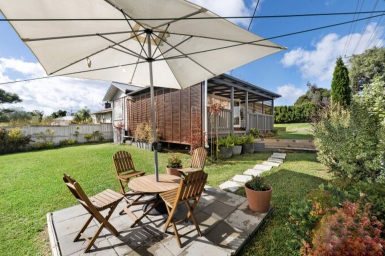 Photo of property in 265 Hepburn Road, Glendene, Auckland, 0602