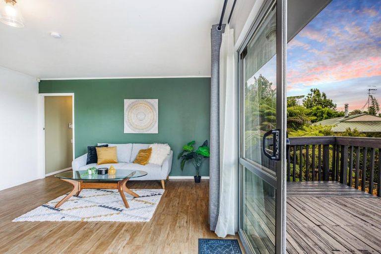 Photo of property in 15 Arde Place, Massey, Auckland, 0614