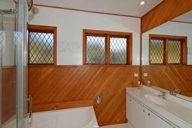 Photo of property in 5 Tiniroa Grove, Silverstream, Upper Hutt, 5019