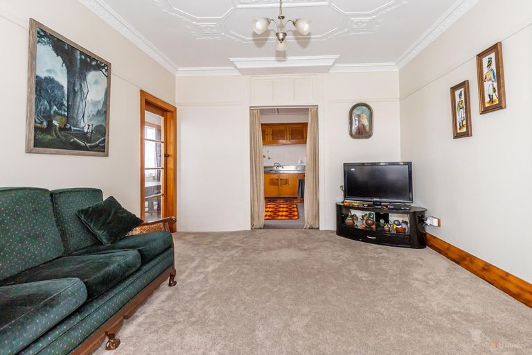 Photo of property in 1 Maude Street, Waimate, 7924