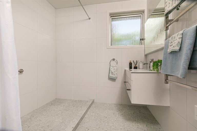 Photo of property in 10 Puketaha Road, Swanson, Auckland, 0816