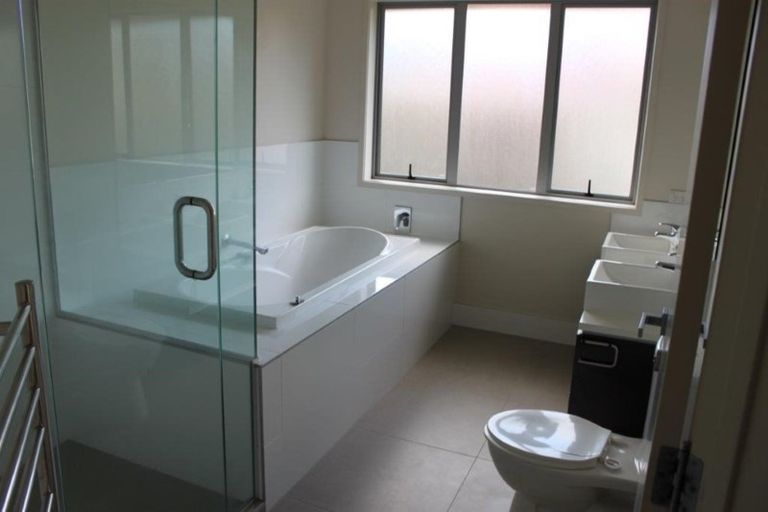 Photo of property in 715a Beach Road, Browns Bay, Auckland, 0630