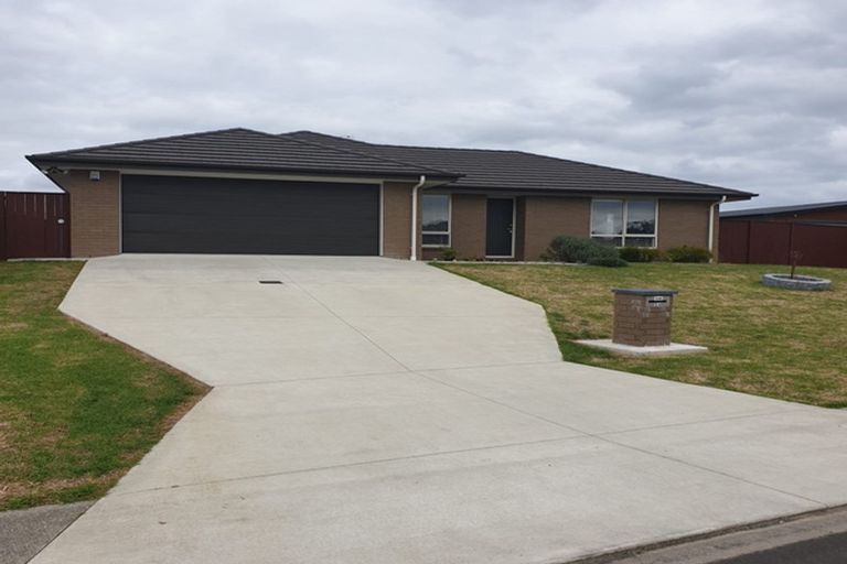 Photo of property in 54 Harbour Crest Drive, Waiuku, 2123