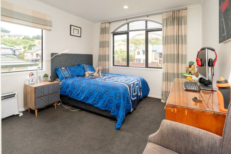 Photo of property in 150 Woodman Drive, Tawa, Wellington, 5028