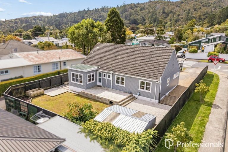 Photo of property in 400 Stokes Valley Road, Stokes Valley, Lower Hutt, 5019