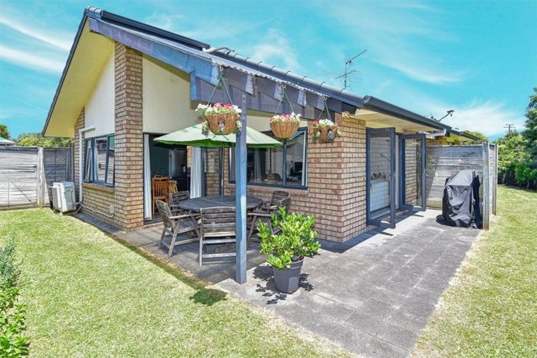 Photo of property in 15 Rossiter Avenue, Waiuku, 2123