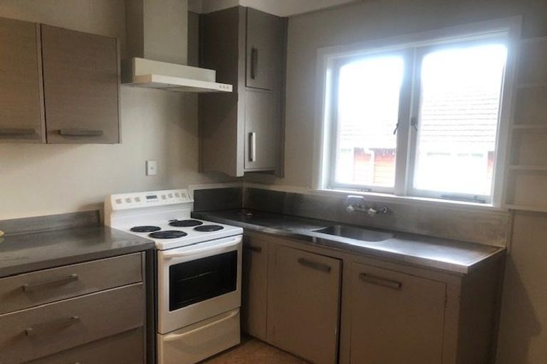 Photo of property in 3166 Great North Road, New Lynn, Auckland, 0600