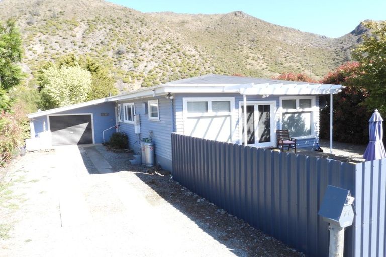 Photo of property in 77 Bledisloe Street, Kurow, 9435