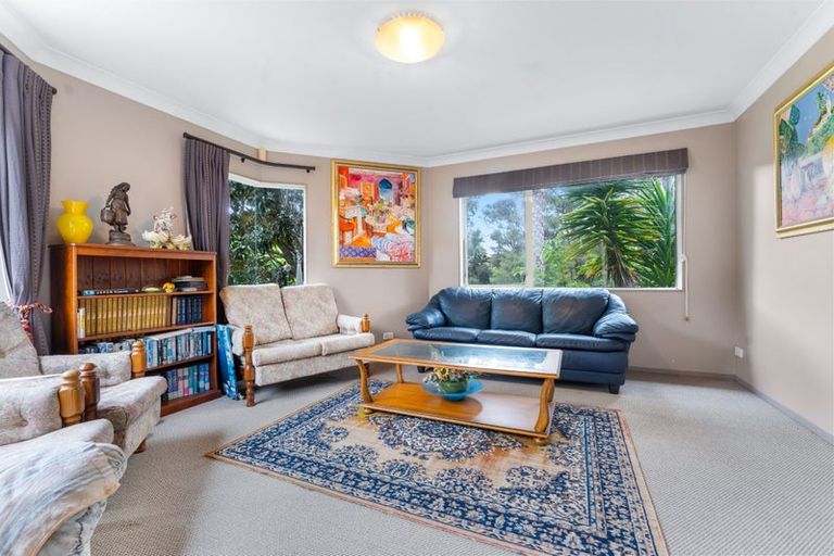 Photo of property in 12 Stonedge Lane, Rosedale, Auckland, 0632
