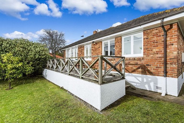 Photo of property in 78a Lake Road, Narrow Neck, Auckland, 0624