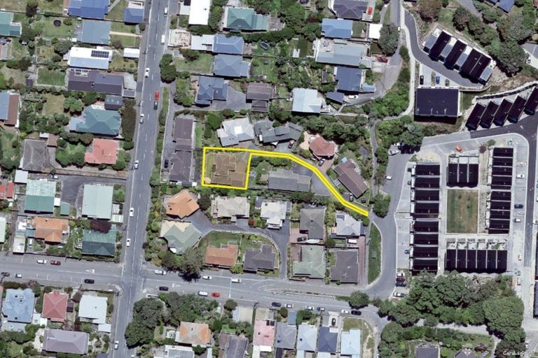 Photo of property in 2 Erskine Close, Island Bay, Wellington, 6023