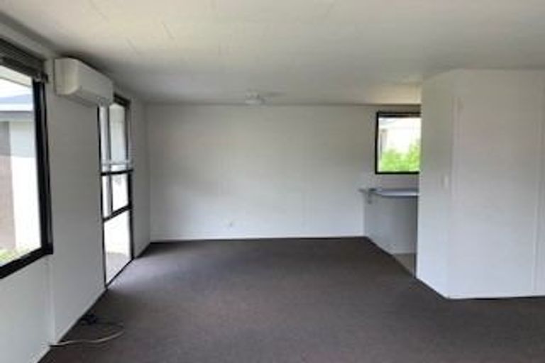 Photo of property in 28 Devonshire Road, Unsworth Heights, Auckland, 0632