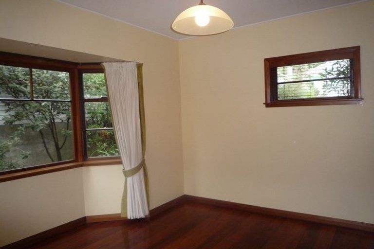 Photo of property in 12a Edinburgh Terrace, Berhampore, Wellington, 6023