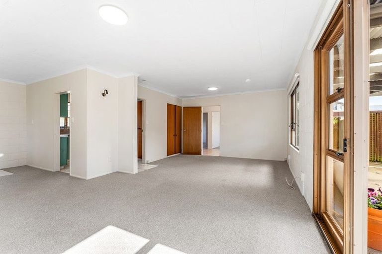 Photo of property in 6 Quo Vadis Place, Red Beach, 0932