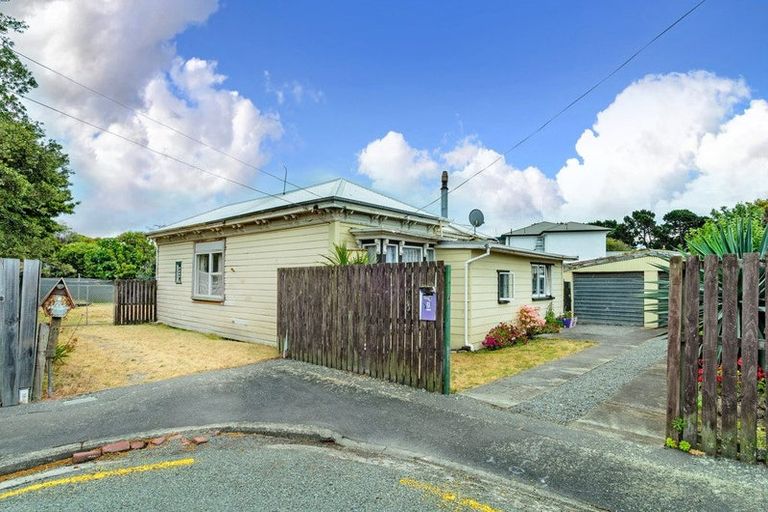 Photo of property in 2 Convoy Street, New Brighton, Christchurch, 8083