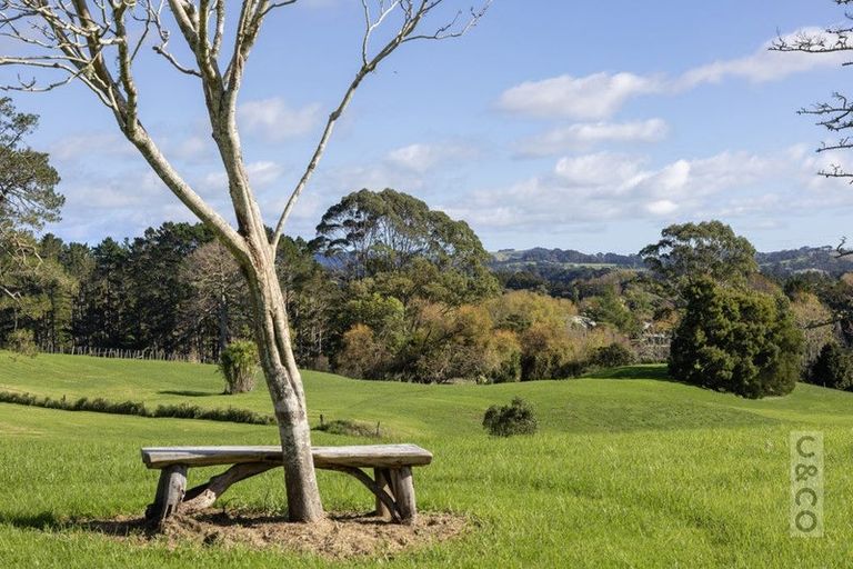 Photo of property in 408 Taupaki Road, Kumeu, 0892