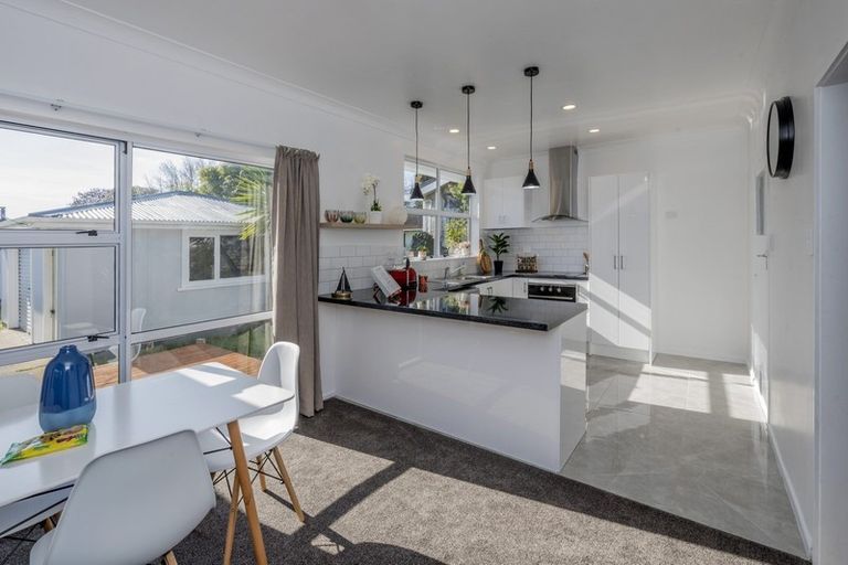 Photo of property in 98 Queen Street West, Levin, 5510