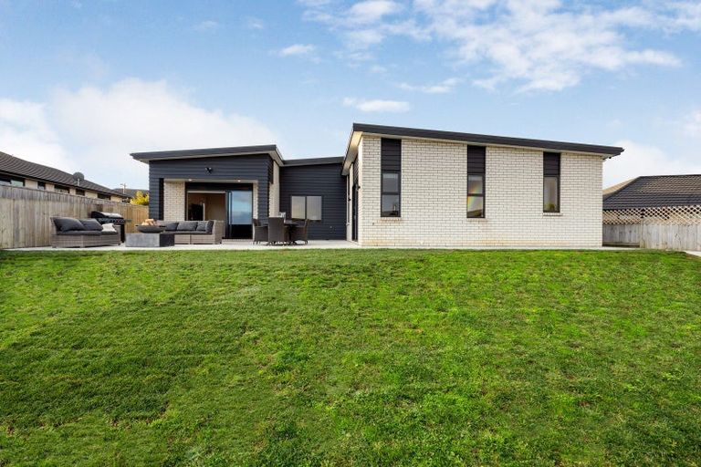 Photo of property in 10 Kapua Crescent, Rototuna North, Hamilton, 3210