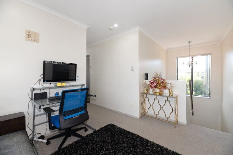Photo of property in 9a Harrington Road, Henderson, Auckland, 0610