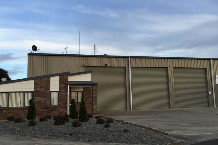 Photo of property in 12 Aztec Place, Conifer Grove, Takanini, 2112