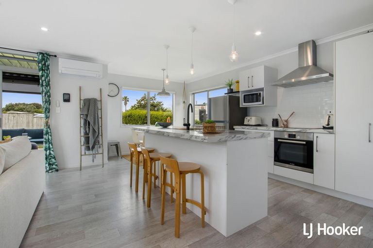 Photo of property in 16 Reel Road, Athenree, Waihi Beach, 3611