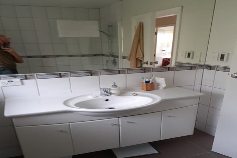 Photo of property in 37 Huntleigh Park Way, Ngaio, Wellington, 6035