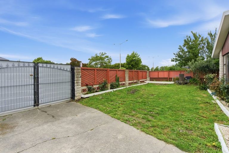 Photo of property in 219 Main North Road, Redwood, Christchurch, 8051