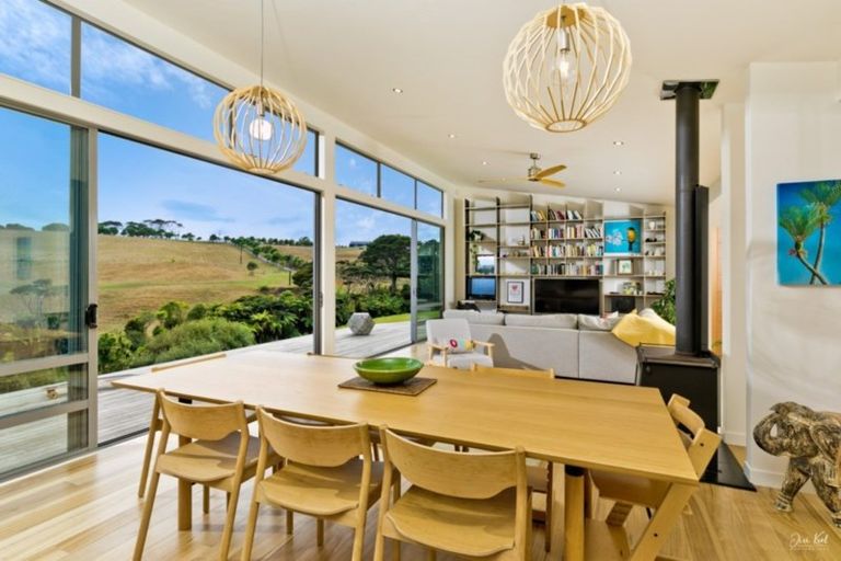 Photo of property in 126 Taiapa Road, Muriwai, 0881