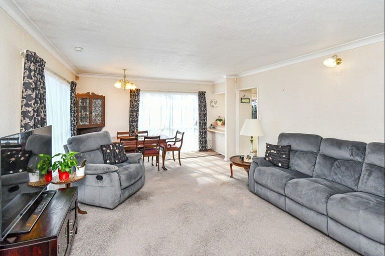 Photo of property in 2/30 Sturdee Road, Manurewa, Auckland, 2102