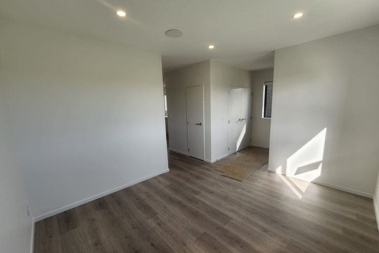 Photo of property in 16 Te Napi Drive, Takanini, 2112