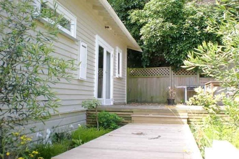 Photo of property in 106 Totara Road, Miramar, Wellington, 6022