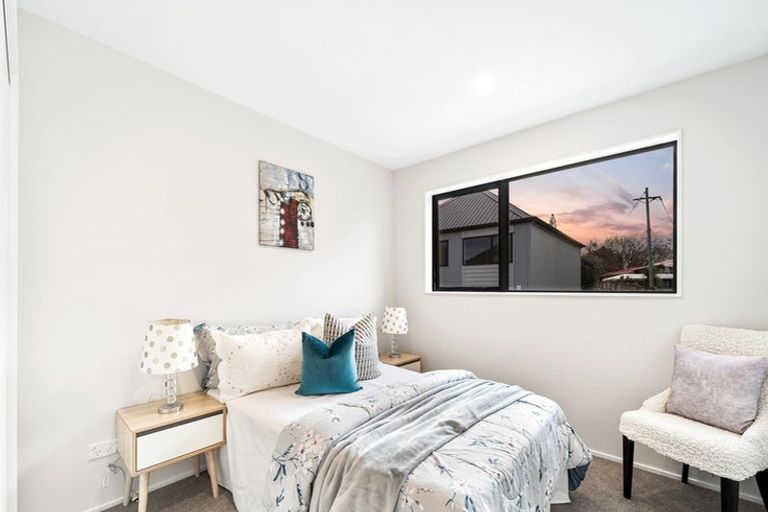 Photo of property in 2/33 Buscomb Avenue, Henderson, Auckland, 0610