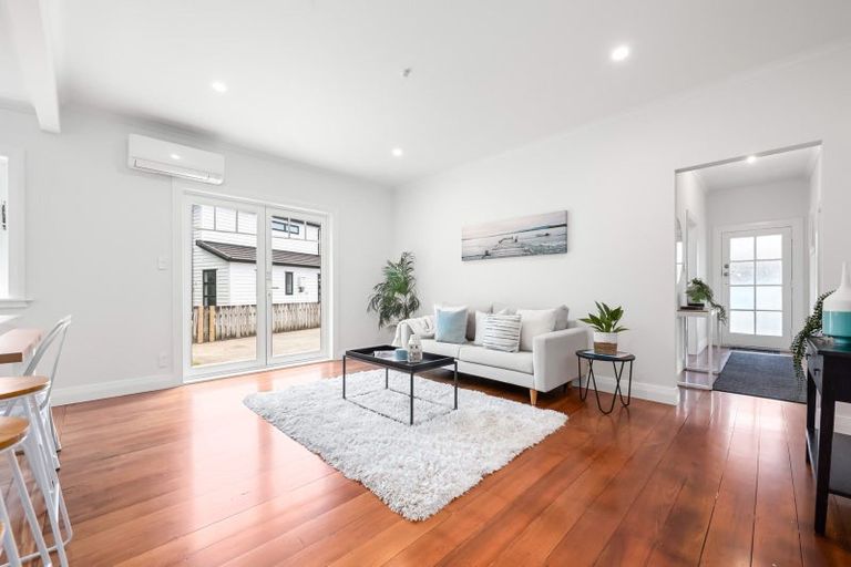 Photo of property in 1-2/6a Pohutukawa Street, Woburn, Lower Hutt, 5010