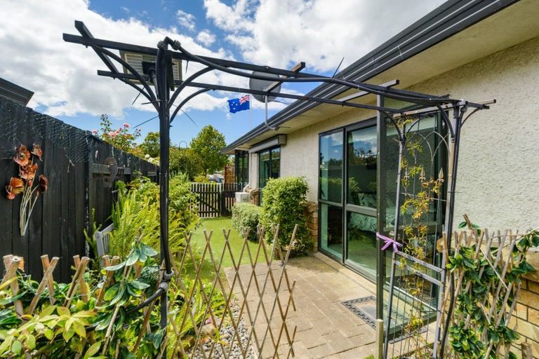 Photo of property in 27 Strachan Way, Highbury, Palmerston North, 4412