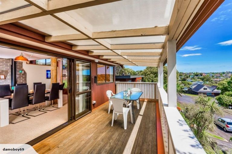 Photo of property in 1/3 Lynngate Place, Hillcrest, Auckland, 0627