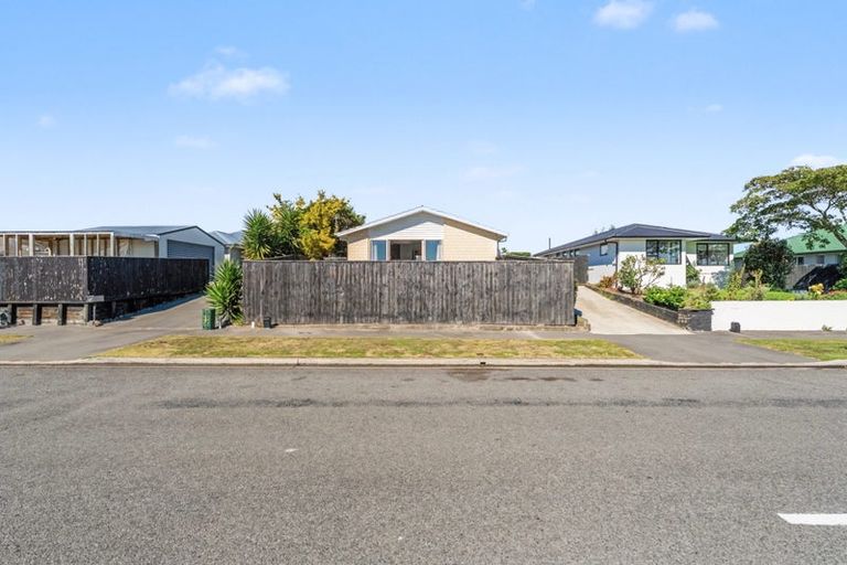 Photo of property in 66 Bickerton Street, Wainoni, Christchurch, 8061