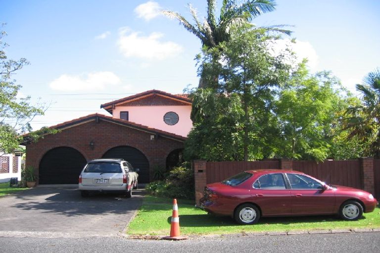 Photo of property in 4 Halcyon Place, Papatoetoe, Auckland, 2025