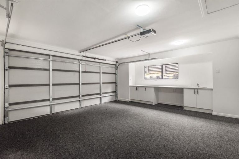 Photo of property in 2 Stitchbird Close, Murrays Bay, Auckland, 0630