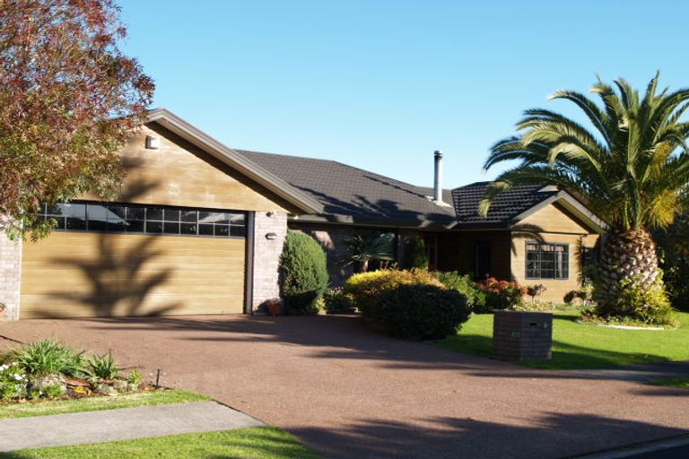 Photo of property in 26 Simon Owen Place, Golflands, Auckland, 2013