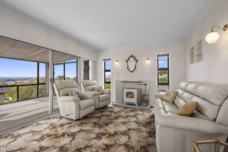 Photo of property in 1/3 Hall Road, Glenfield, Auckland, 0629