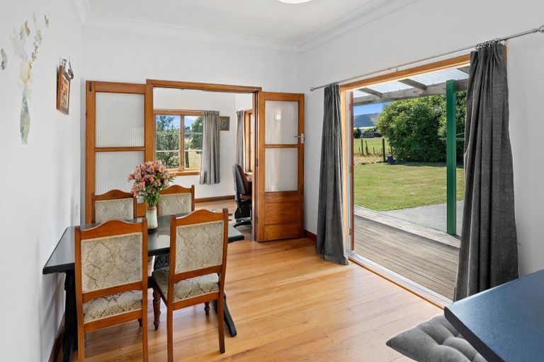 Photo of property in 35 North Manakau Road, Manakau, Levin, 5573
