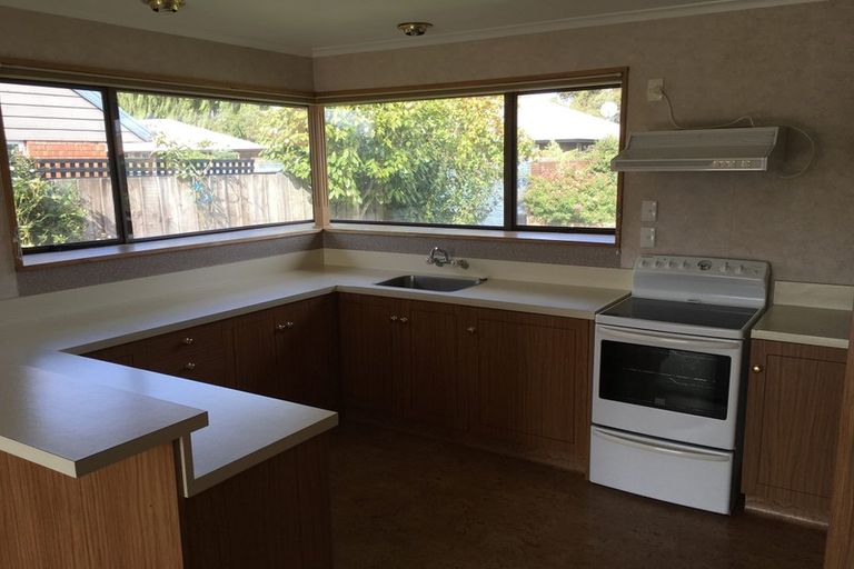 Photo of property in 2/18 Sheraton Place, Redwood, Christchurch, 8051