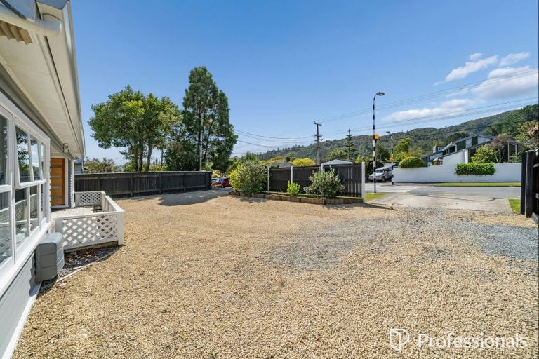 Photo of property in 400 Stokes Valley Road, Stokes Valley, Lower Hutt, 5019